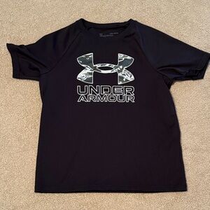 Boys’ Under Armour Black T-Shirt
Size Small